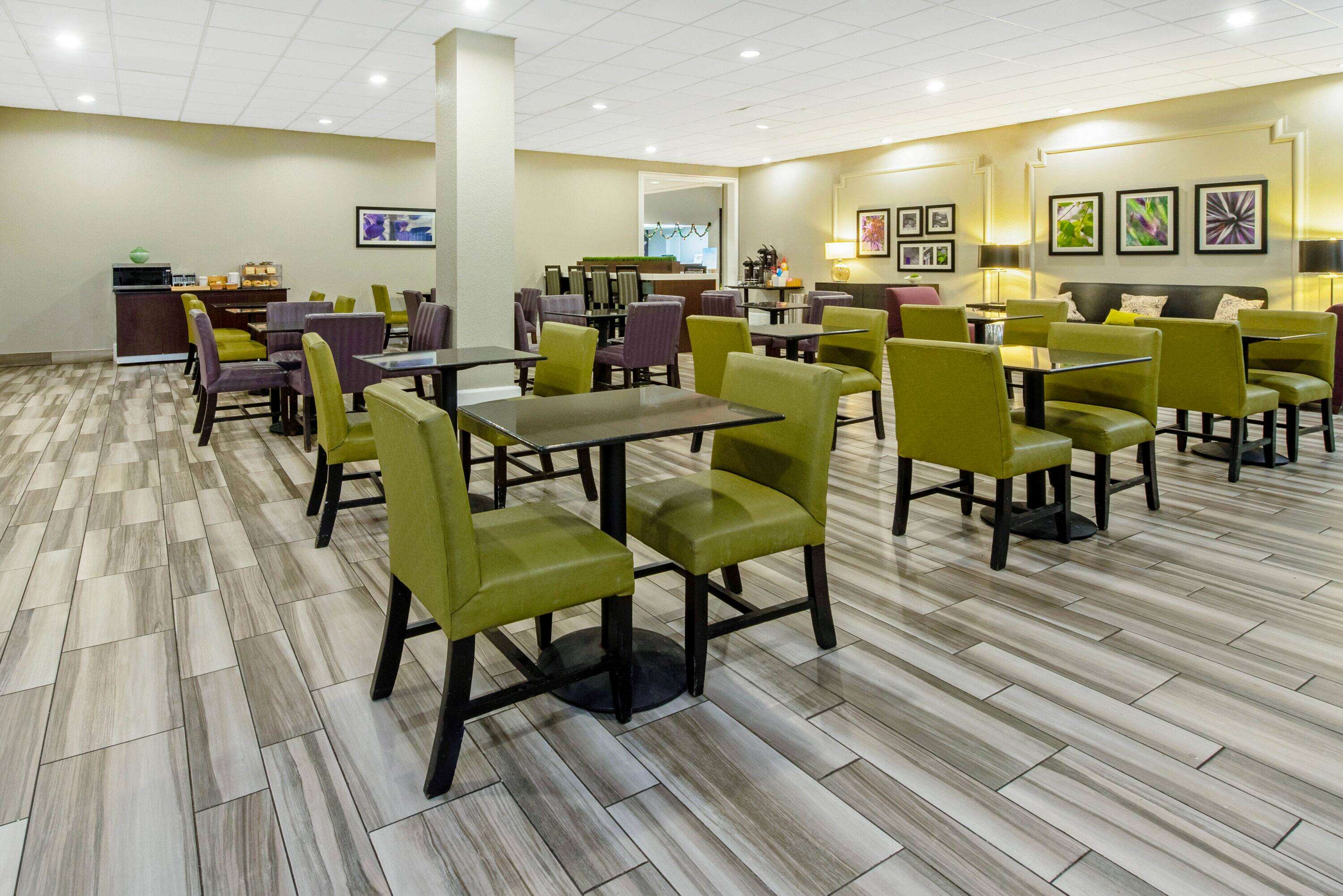 La Quinta Inn & Suites by Wyndham New Orleans Airport