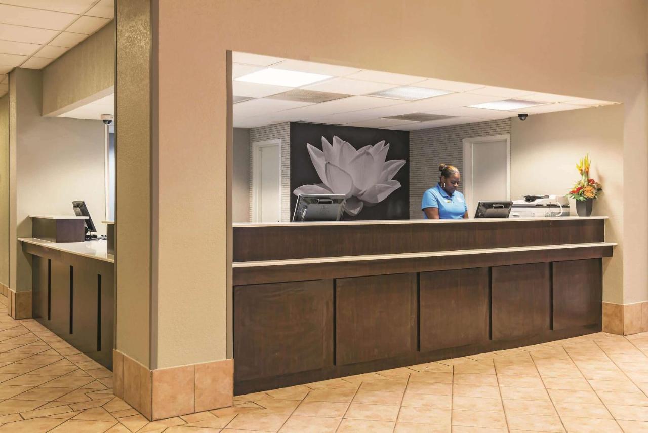 La Quinta Inn & Suites by Wyndham New Orleans Airport