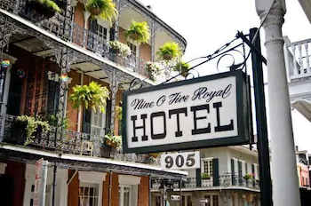 Nine-0-Five Royal Hotel