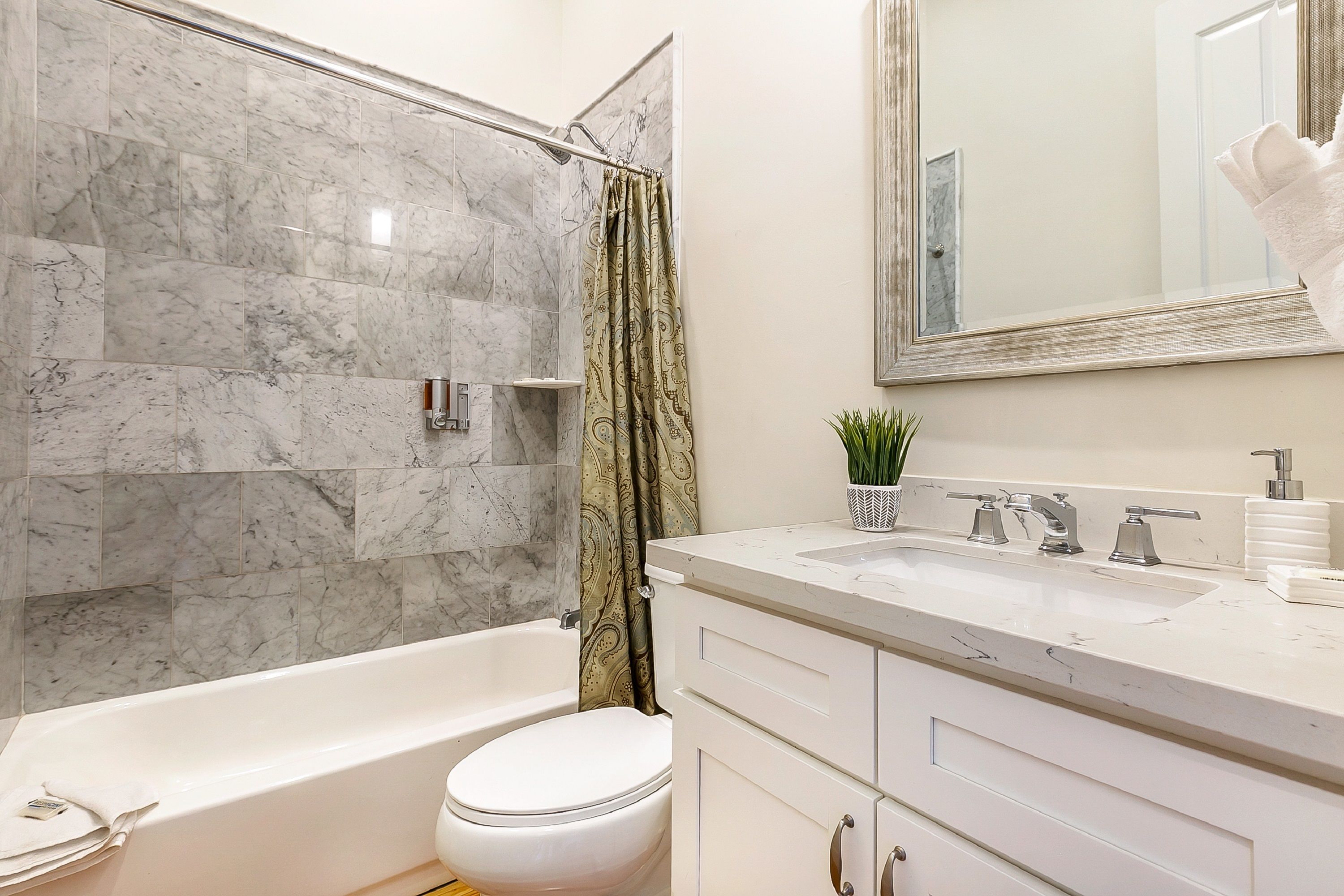 Residences du Carondelet by Hosteeva