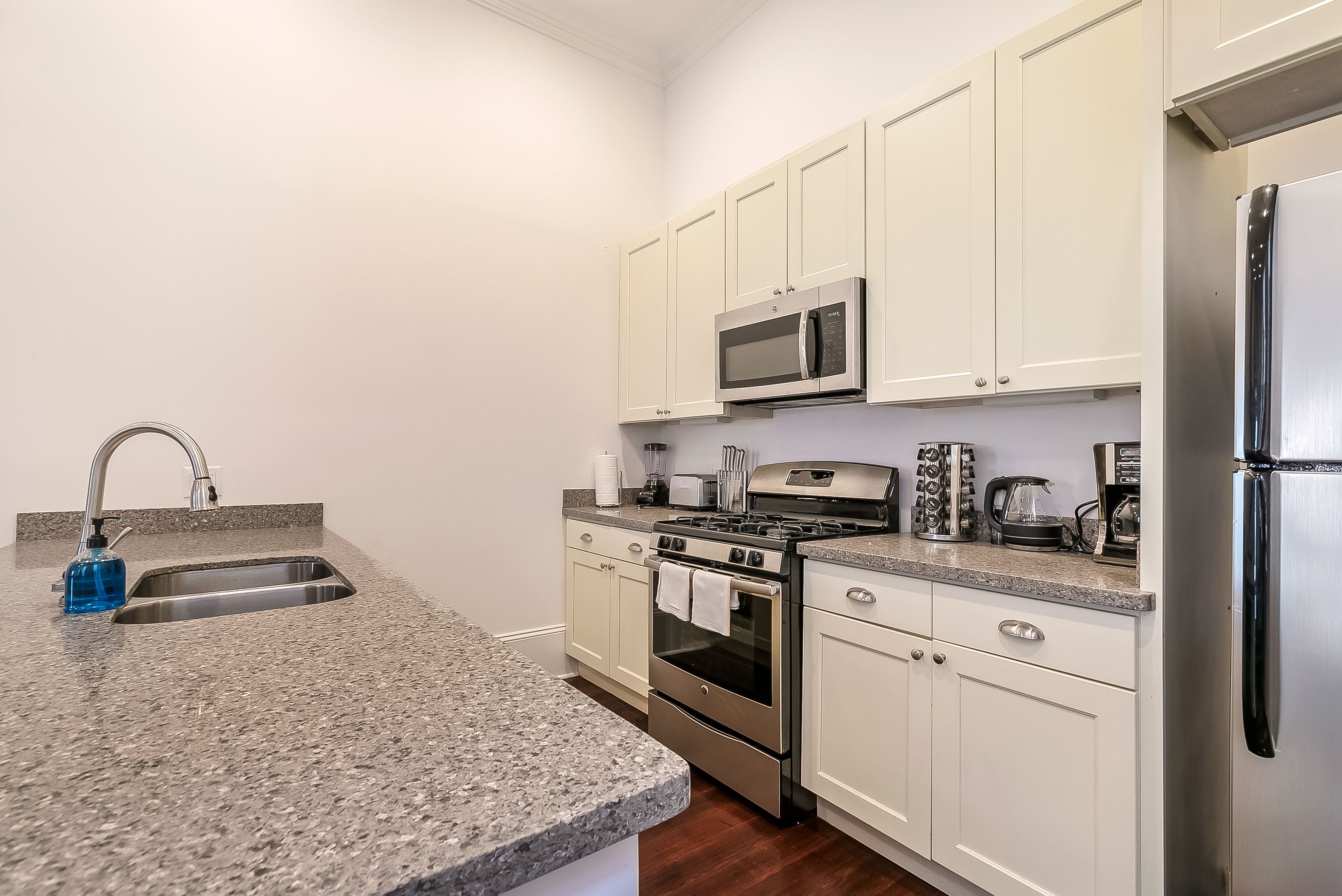 Residences du Carondelet by Hosteeva