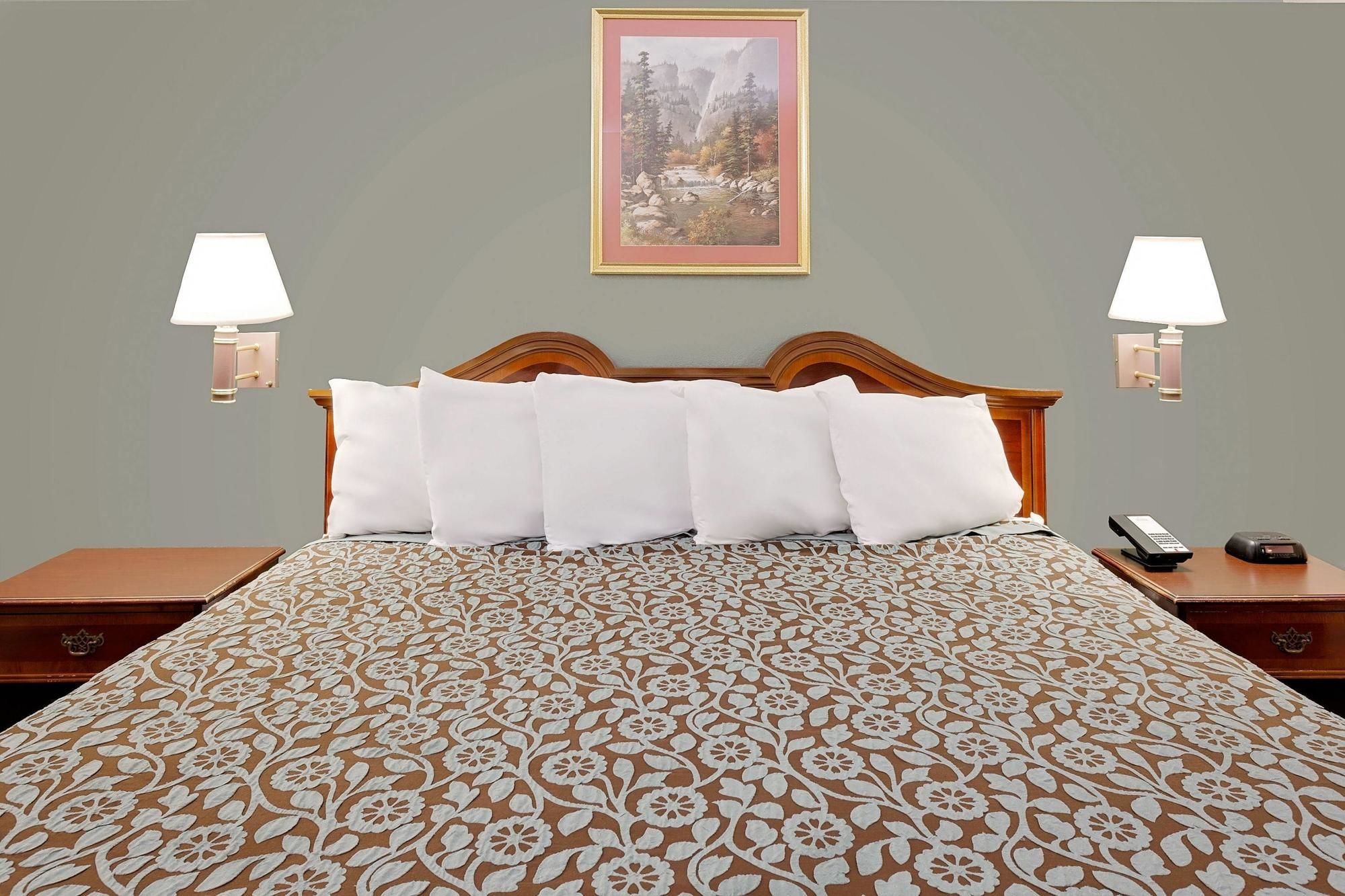 Days Inn & Suites by Wyndham Opelousas