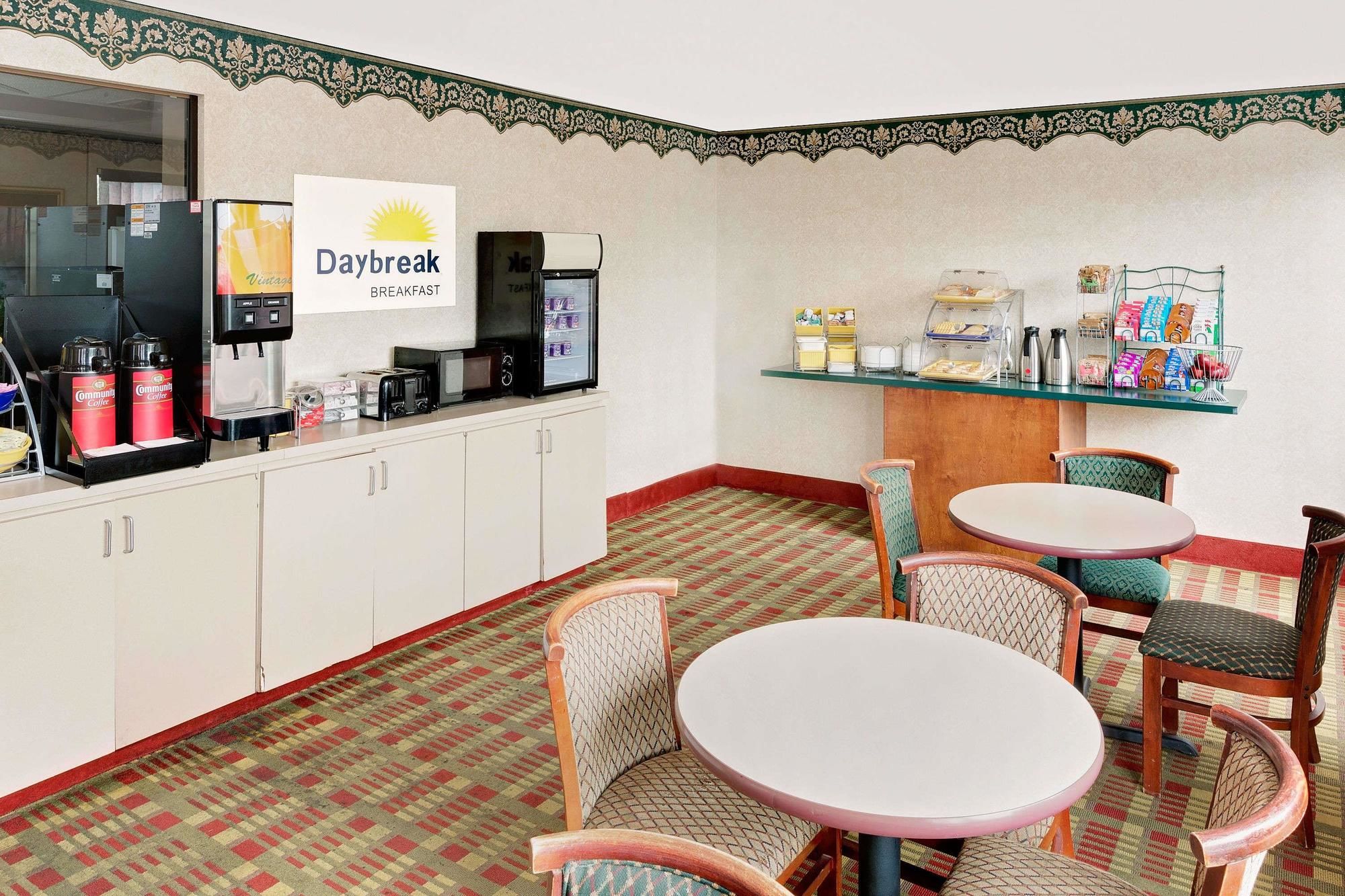 Days Inn & Suites by Wyndham Opelousas