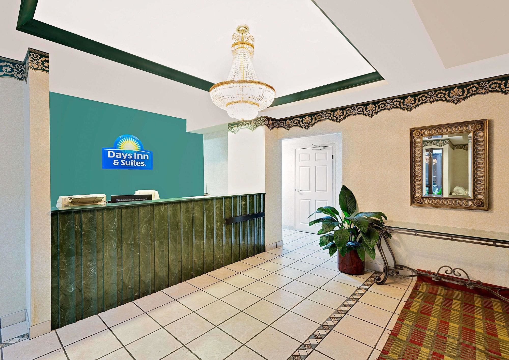 Days Inn & Suites by Wyndham Opelousas