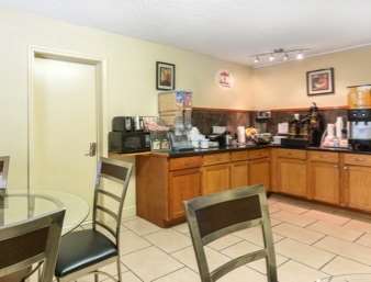 Super 8 by Wyndham Ruston