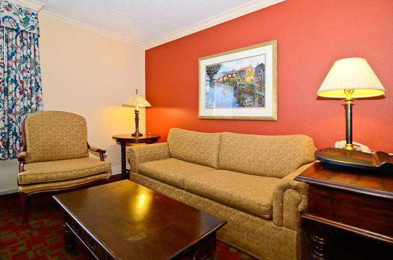 Holiday Inn Express & Suites Shreveport - Downtown