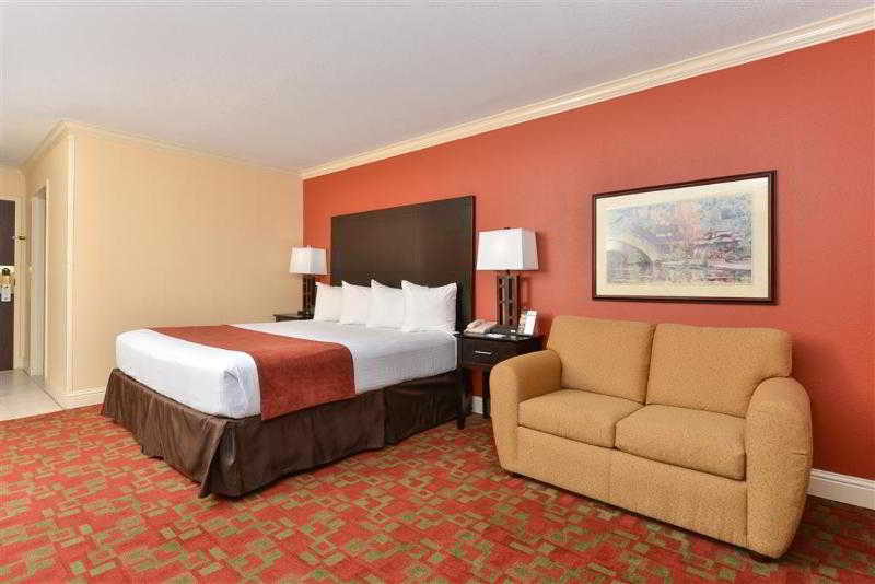 Holiday Inn Express & Suites Shreveport - Downtown