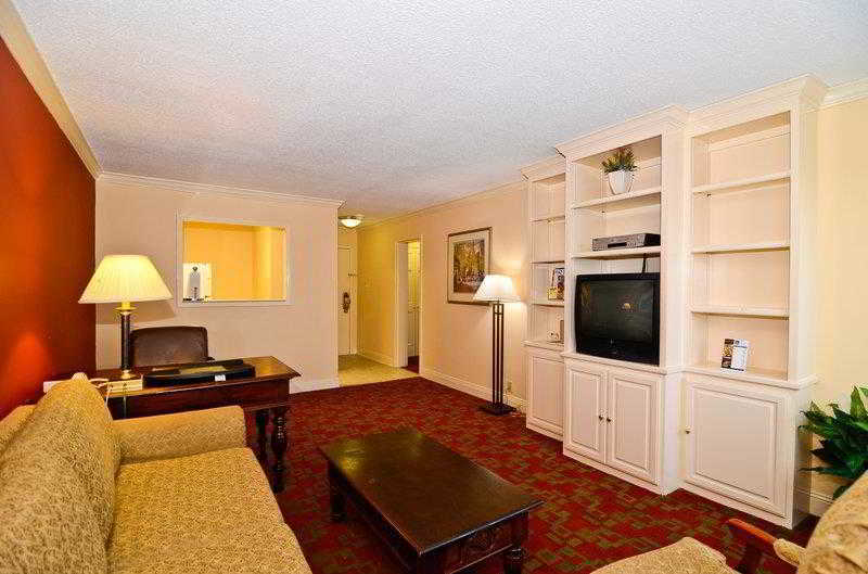 Holiday Inn Express & Suites Shreveport - Downtown
