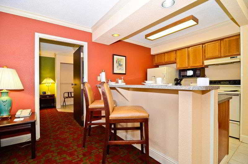 Holiday Inn Express & Suites Shreveport - Downtown