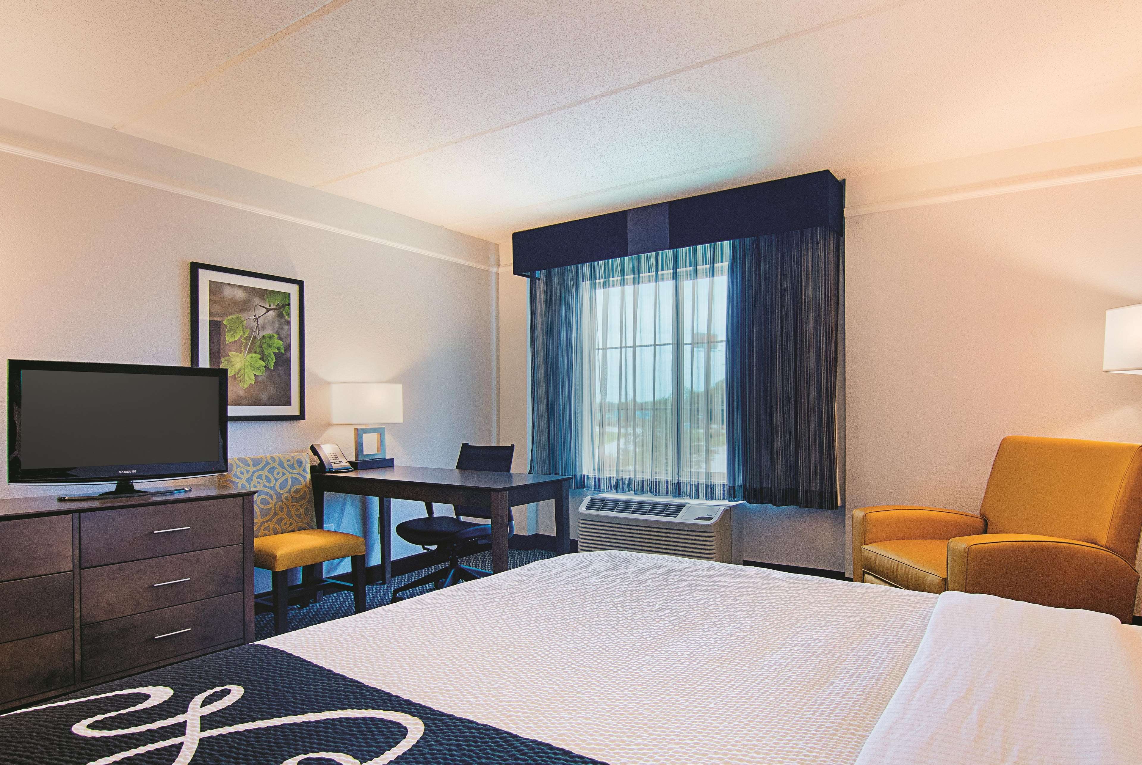La Quinta Inn & Suites by Wyndham Shreveport Airport