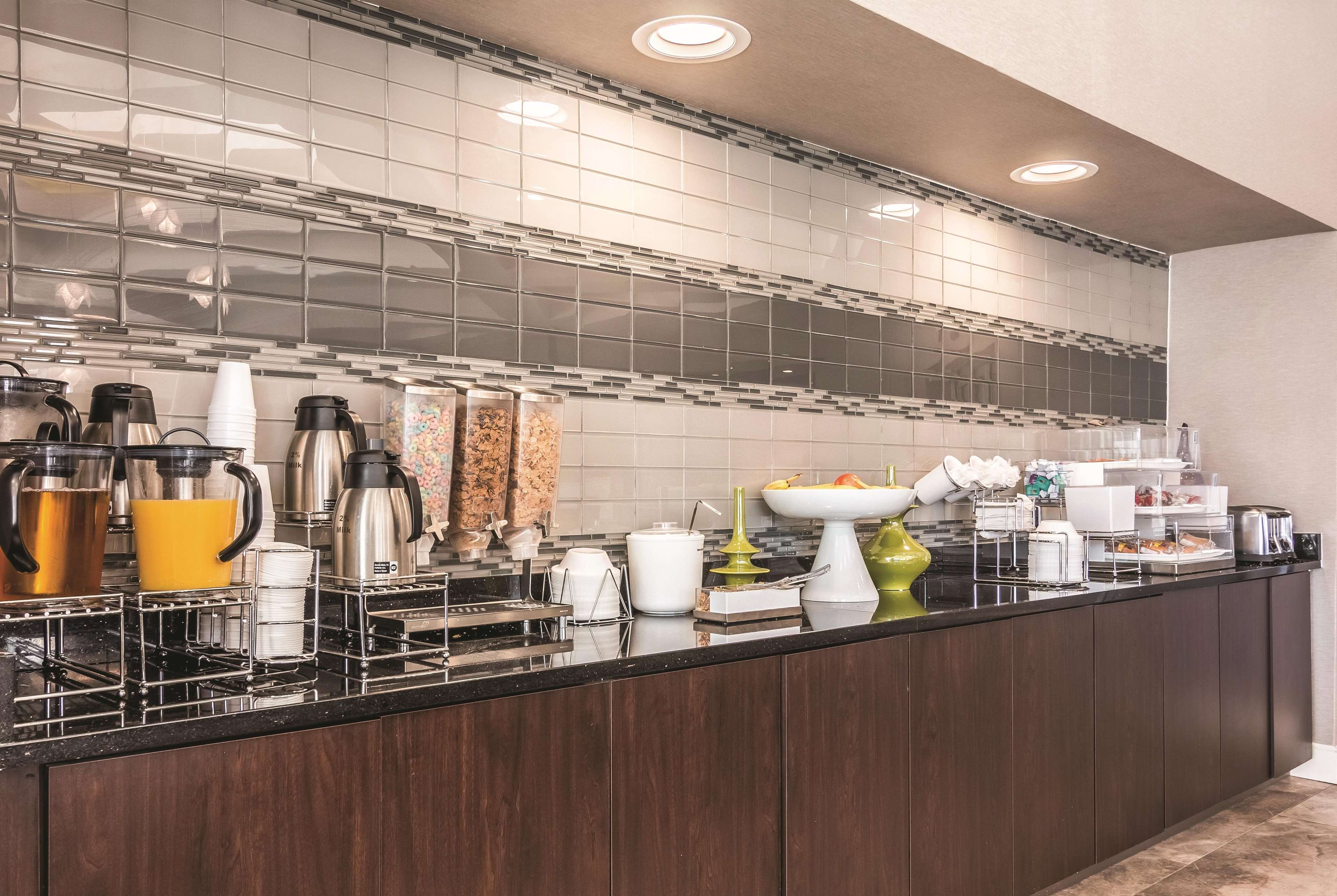 La Quinta Inn & Suites by Wyndham Shreveport Airport