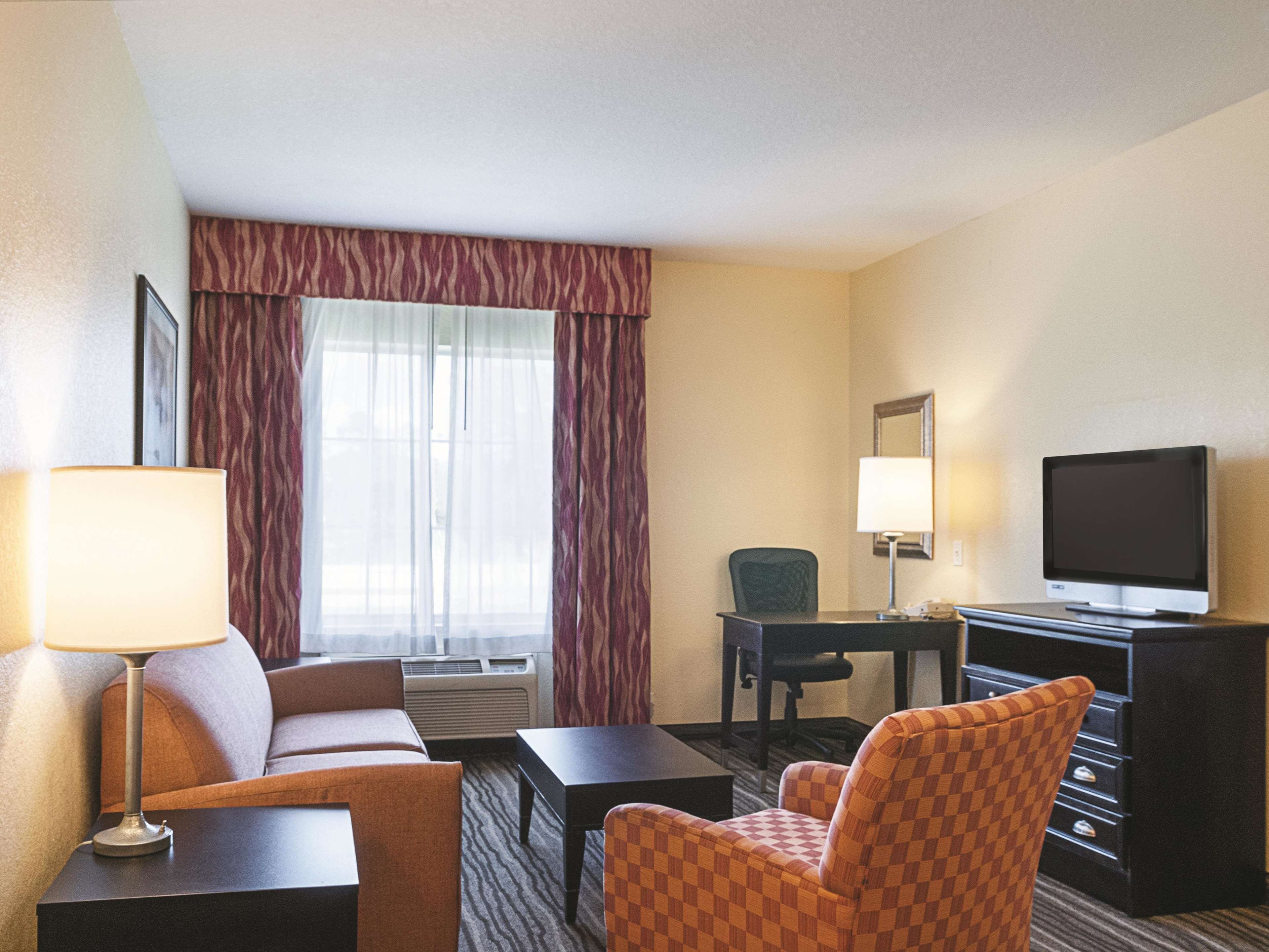 La Quinta Inn & Suites by Wyndham Slidell North Shore