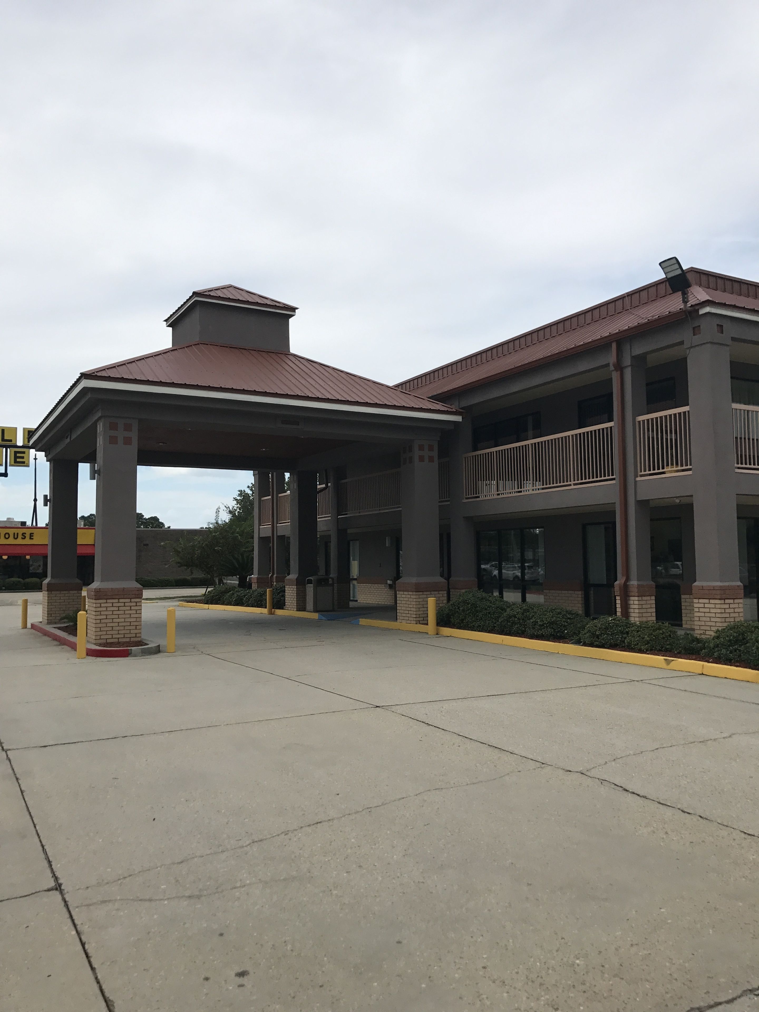 Super 8 by Wyndham Slidell