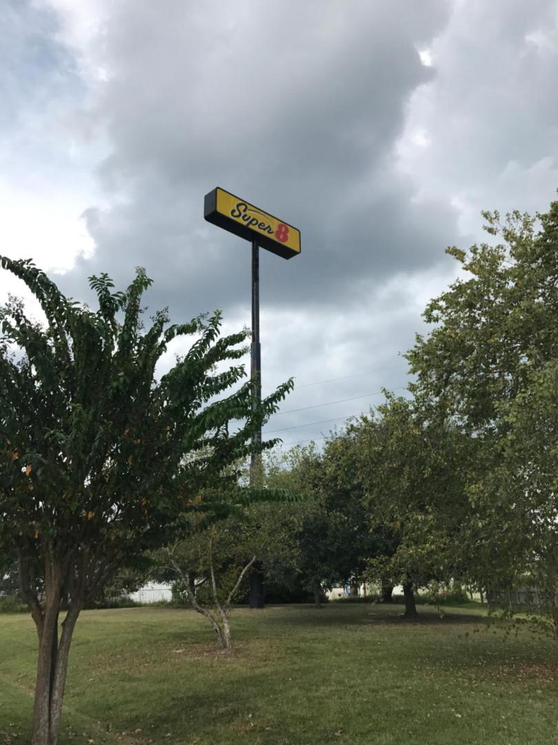 Super 8 by Wyndham Slidell