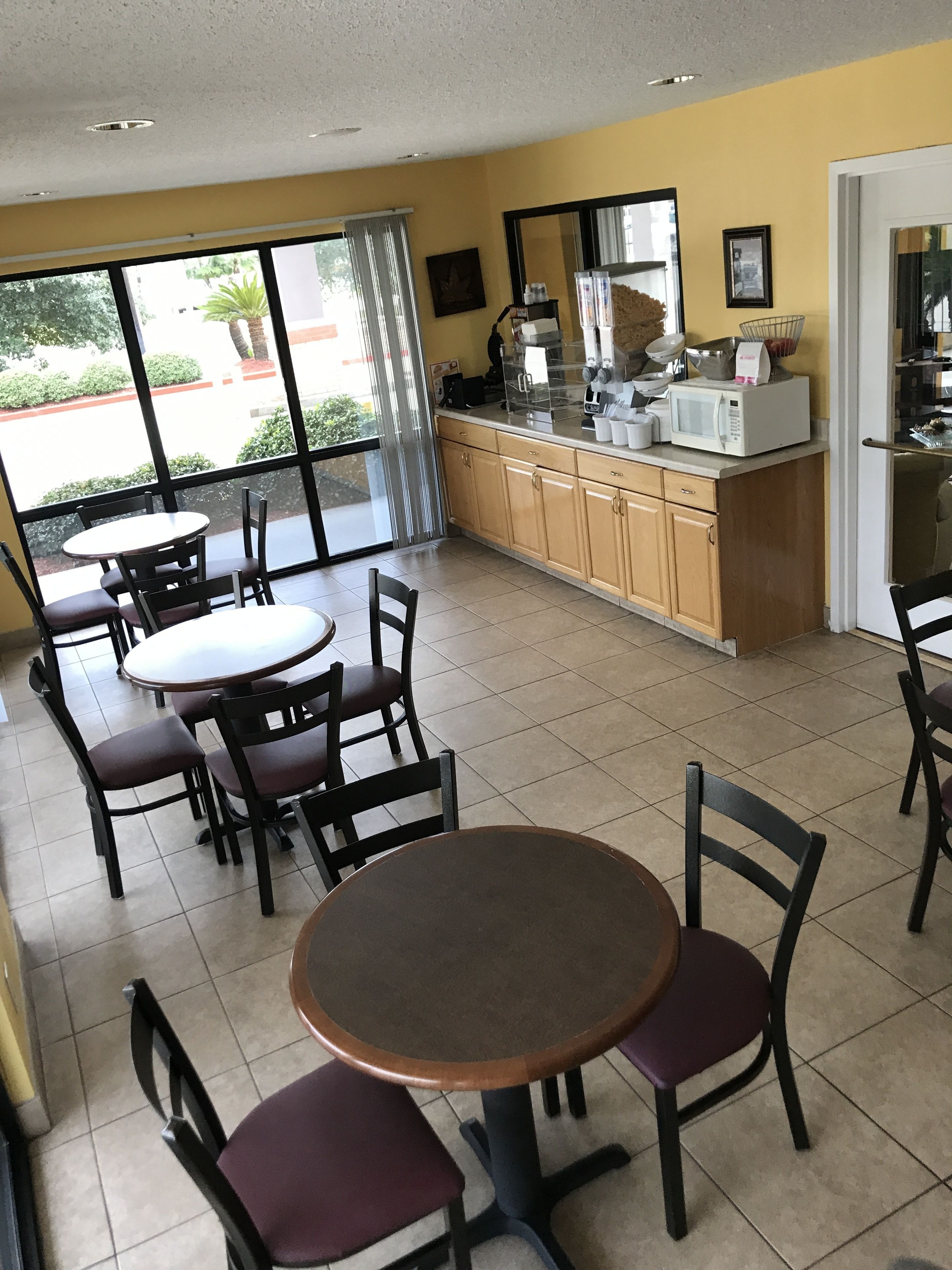 Super 8 by Wyndham Slidell