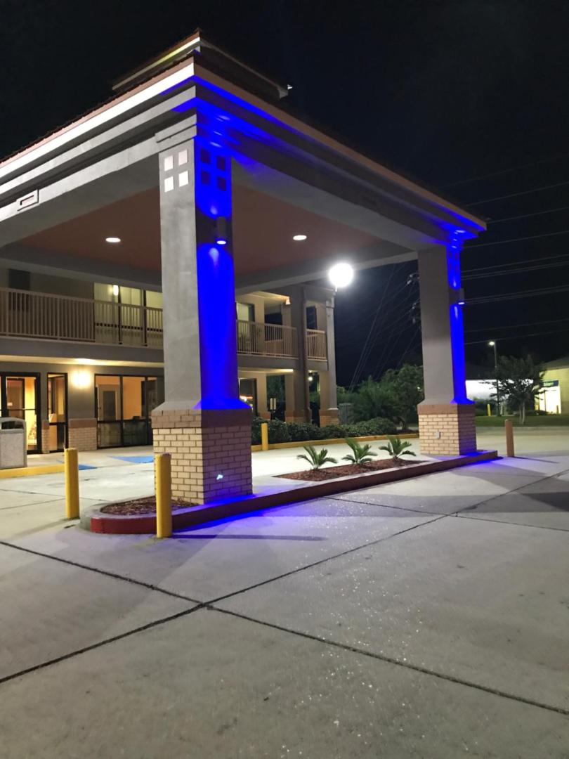Super 8 by Wyndham Slidell