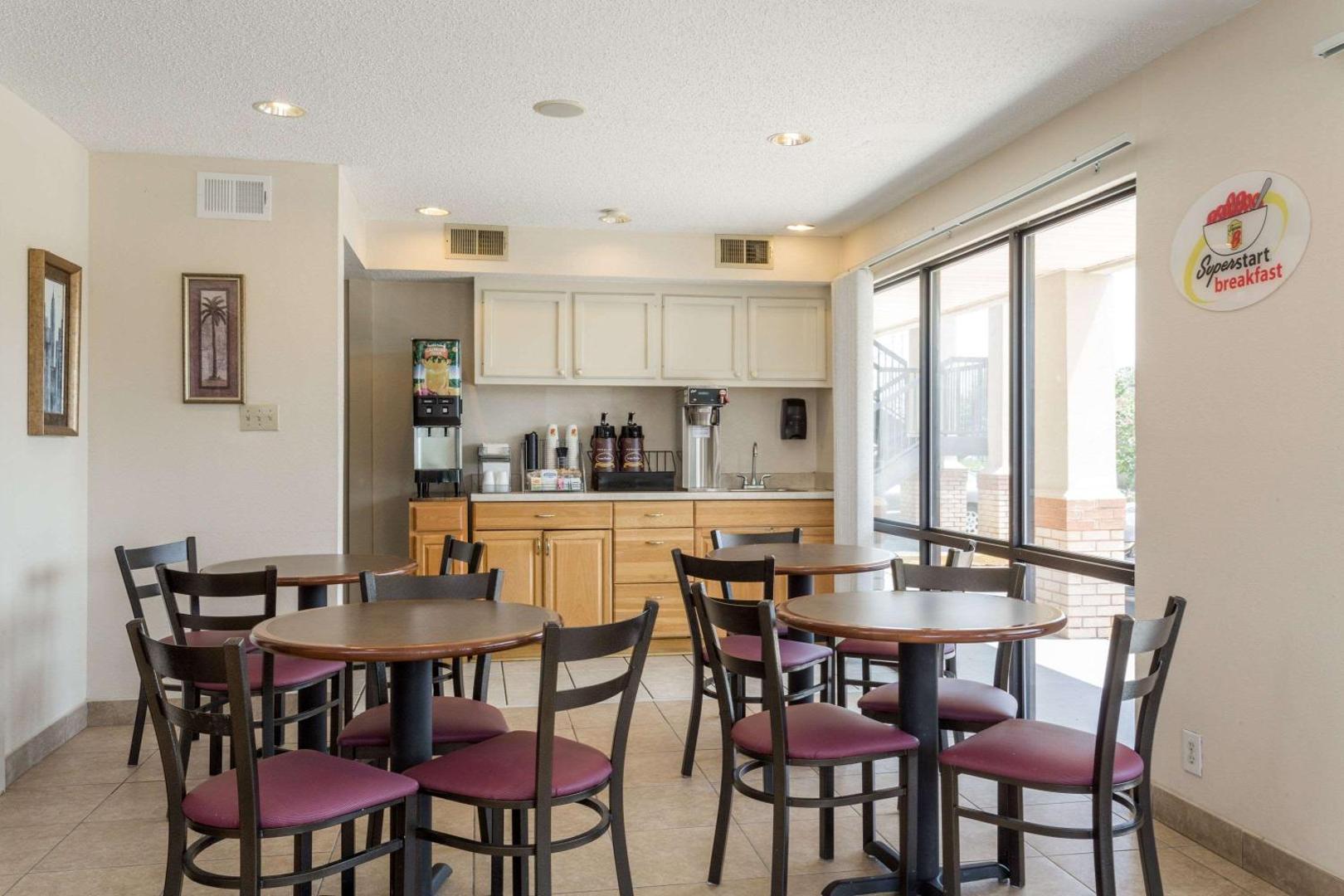 Super 8 by Wyndham Slidell