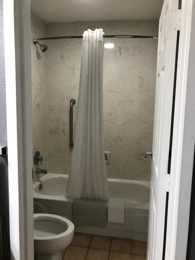 Super 8 by Wyndham Slidell