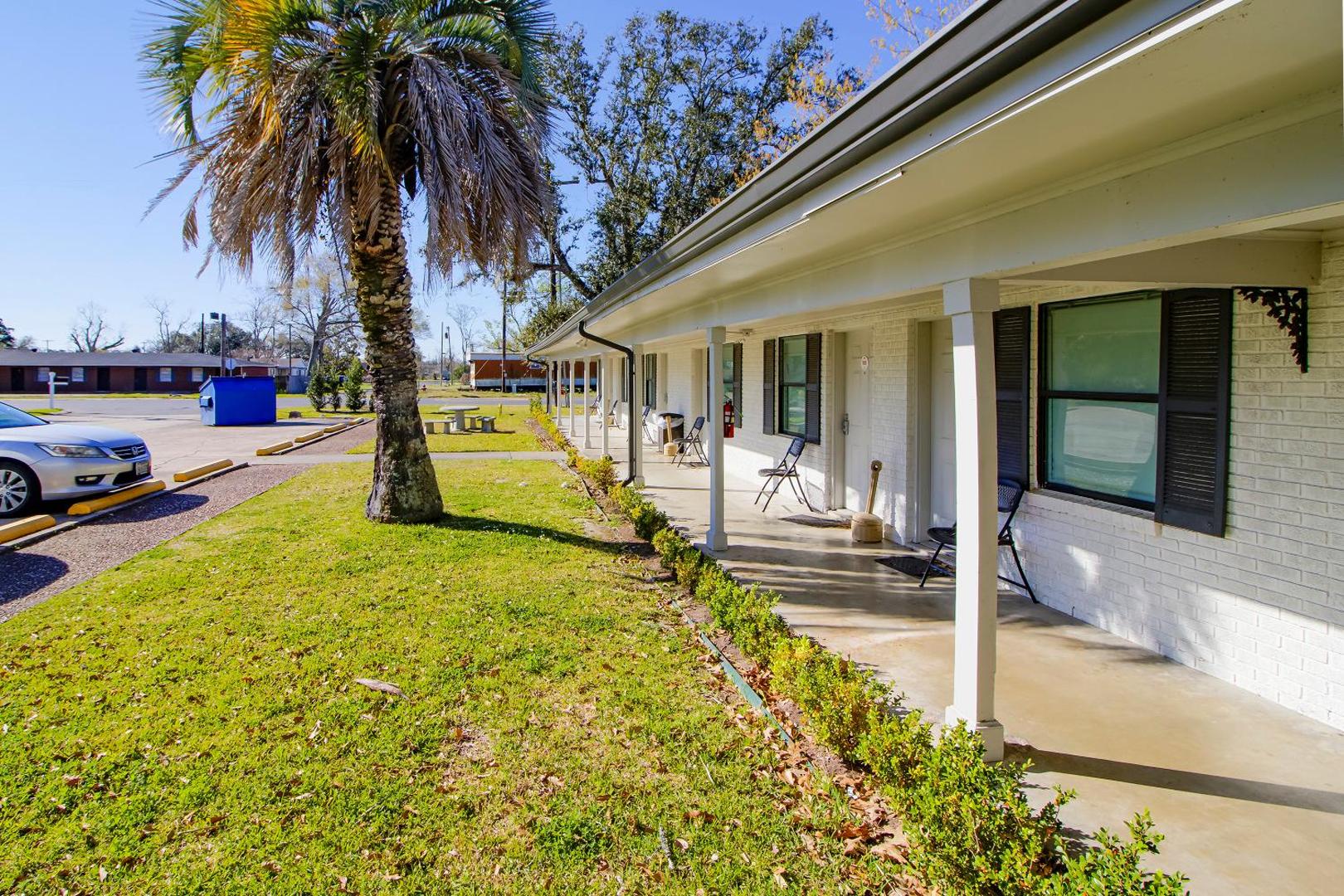 Hotel Sulphur LA Hwy 90 West by OYO Rooms