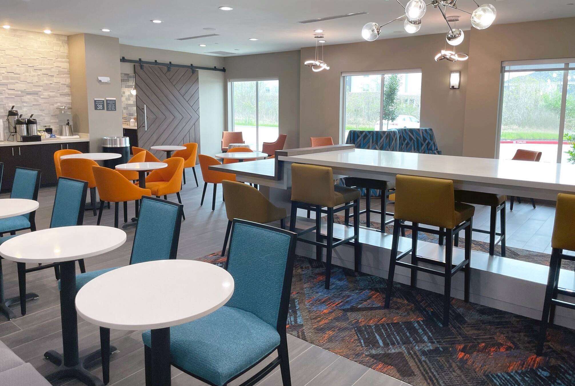 La Quinta Inn & Suites by Wyndham Sulphur