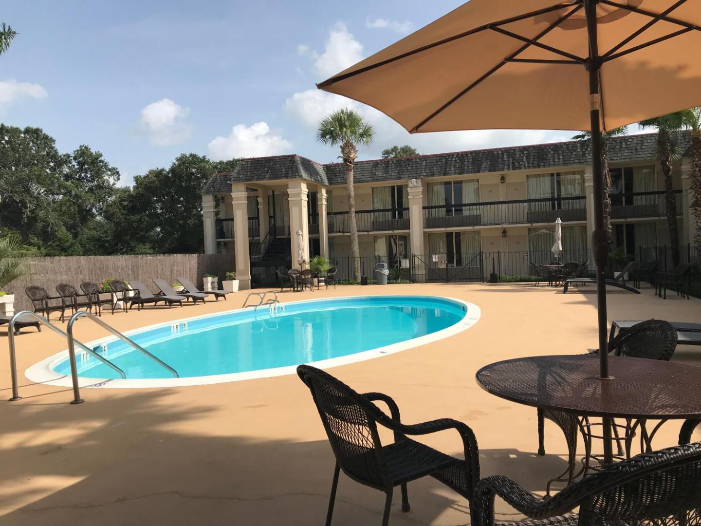 Carmel Inn & Suites