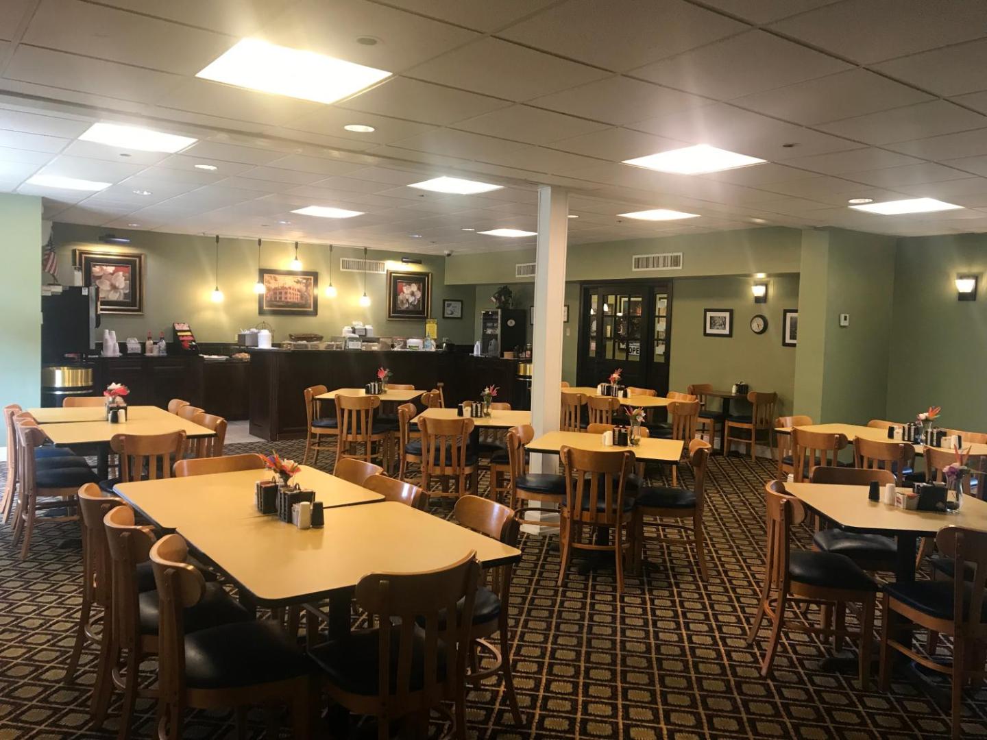 Carmel Inn & Suites