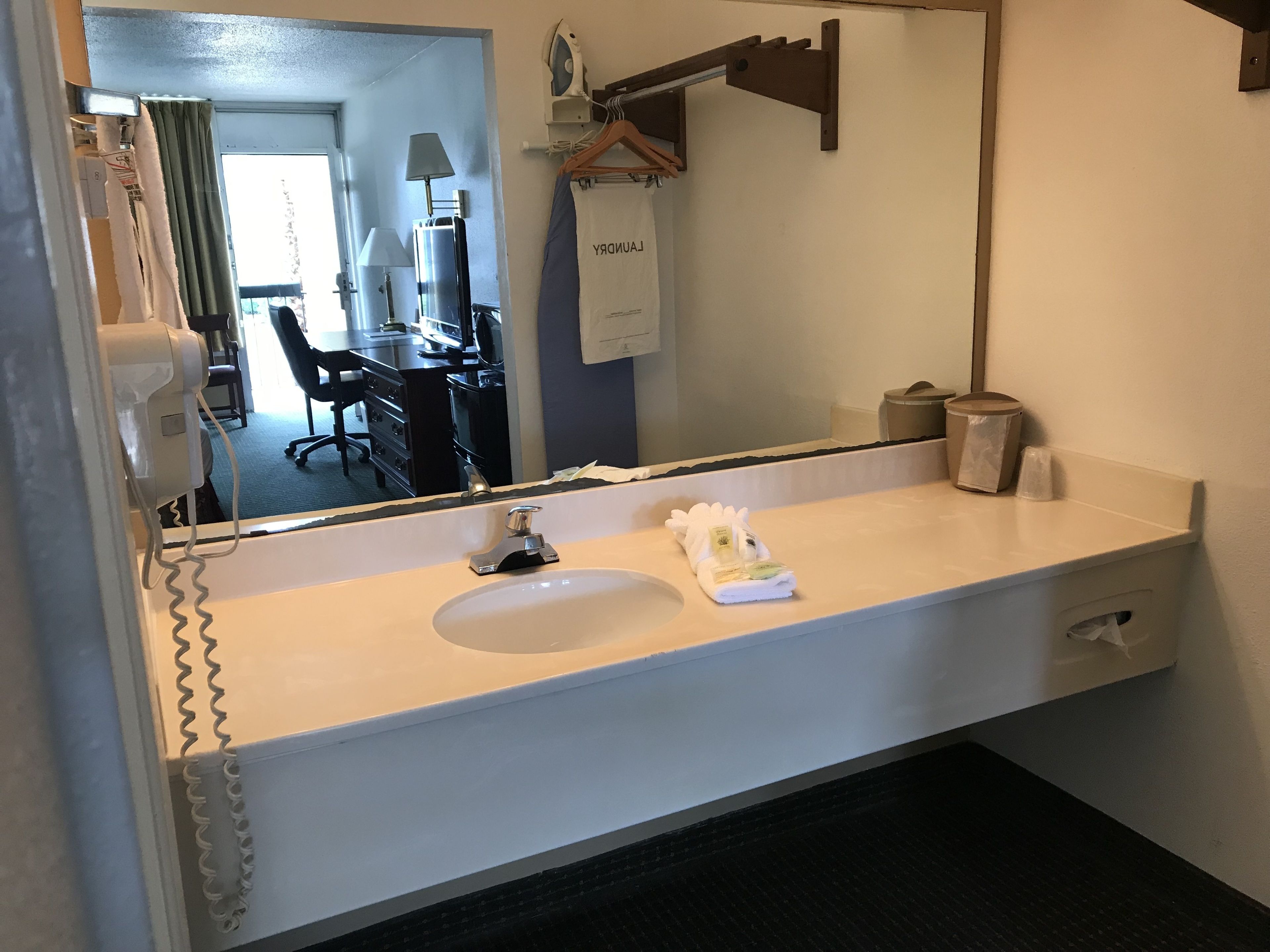 Carmel Inn & Suites
