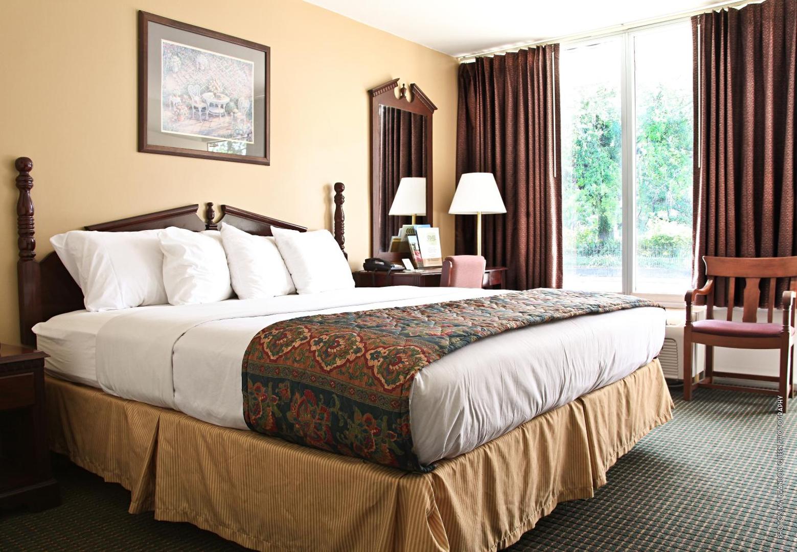 Carmel Inn & Suites