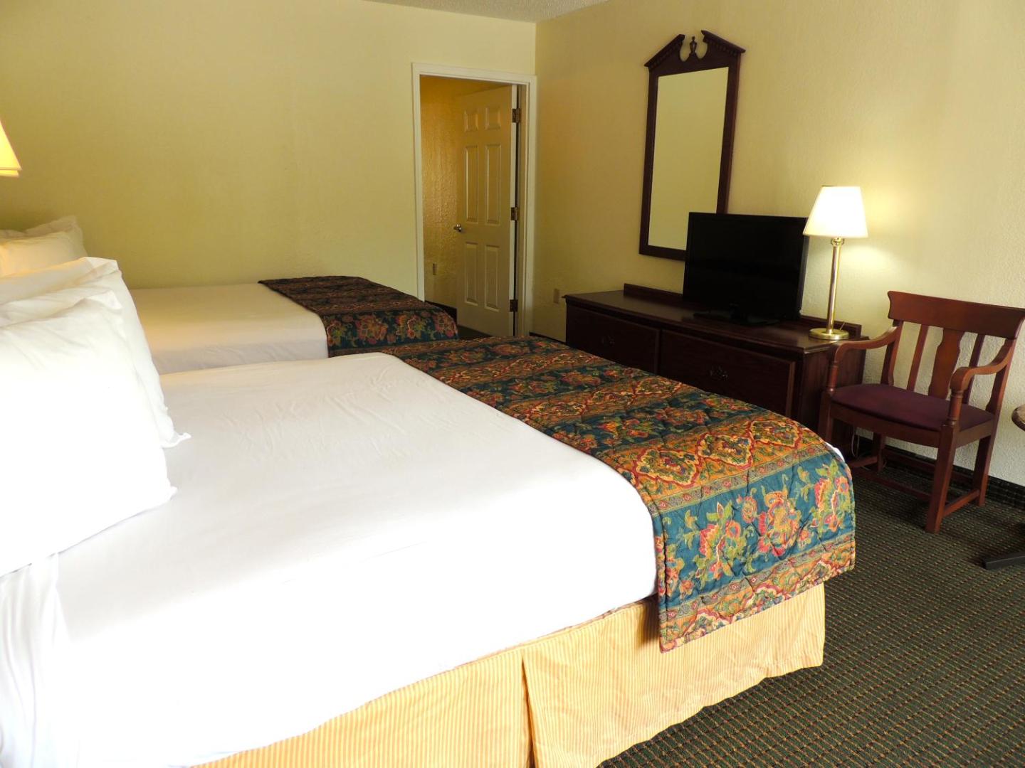 Carmel Inn & Suites