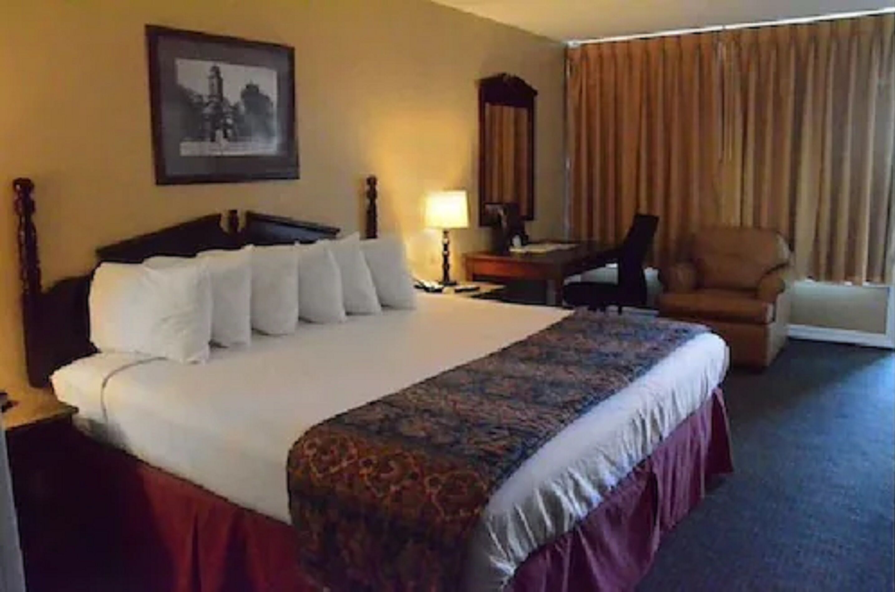 Carmel Inn & Suites