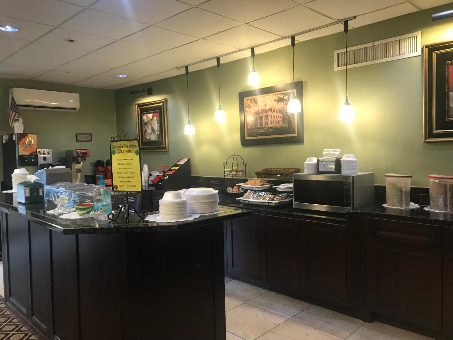 Carmel Inn & Suites
