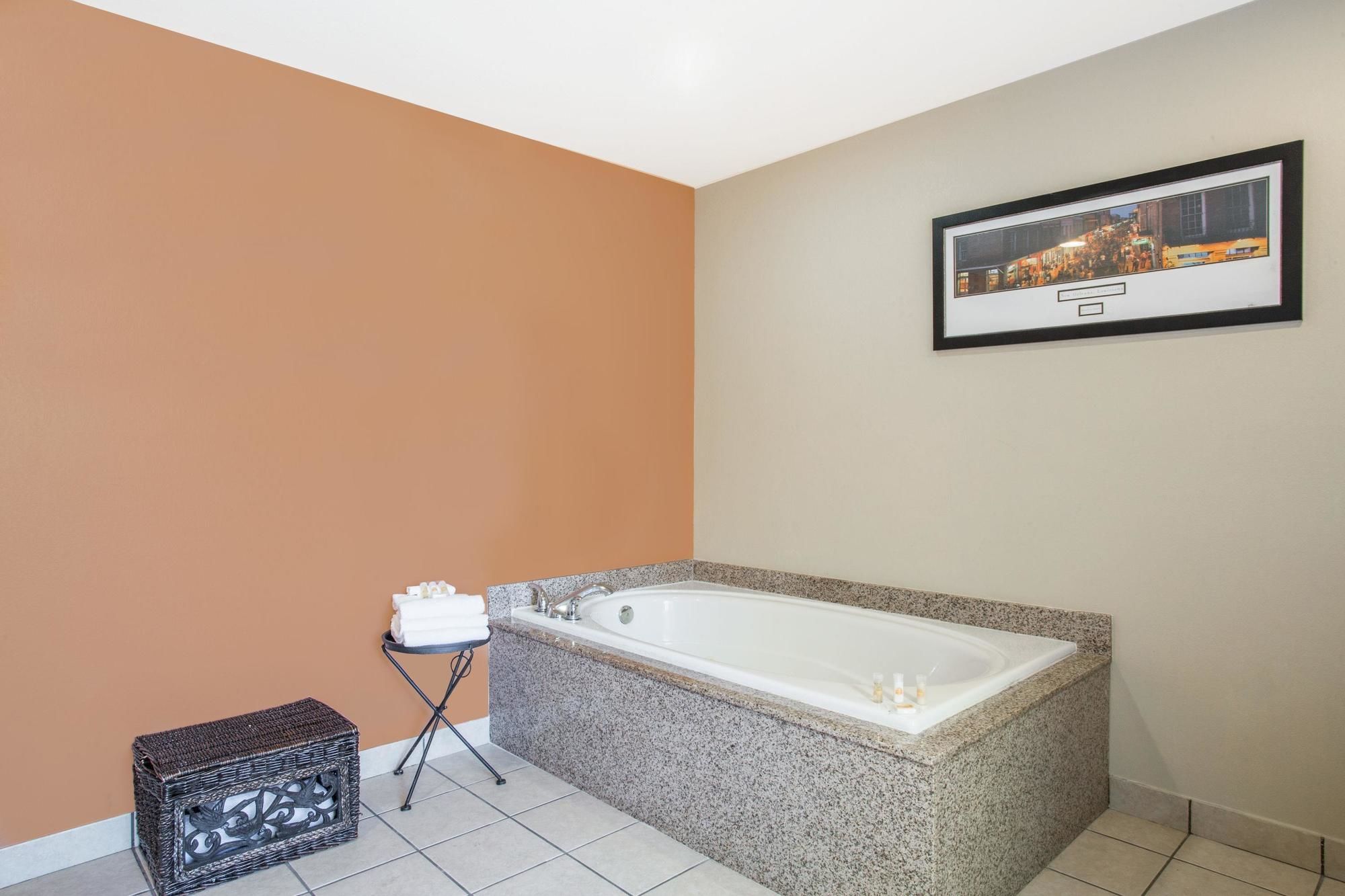 Days Inn & Suites by Wyndham Thibodaux