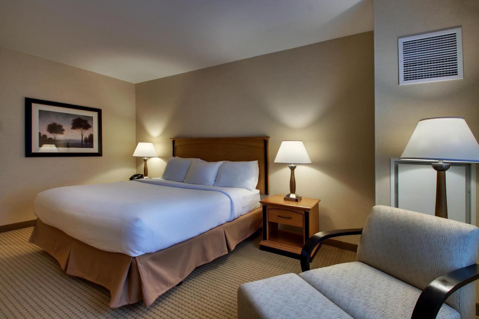 Hollywood Casino Hotel & Raceway