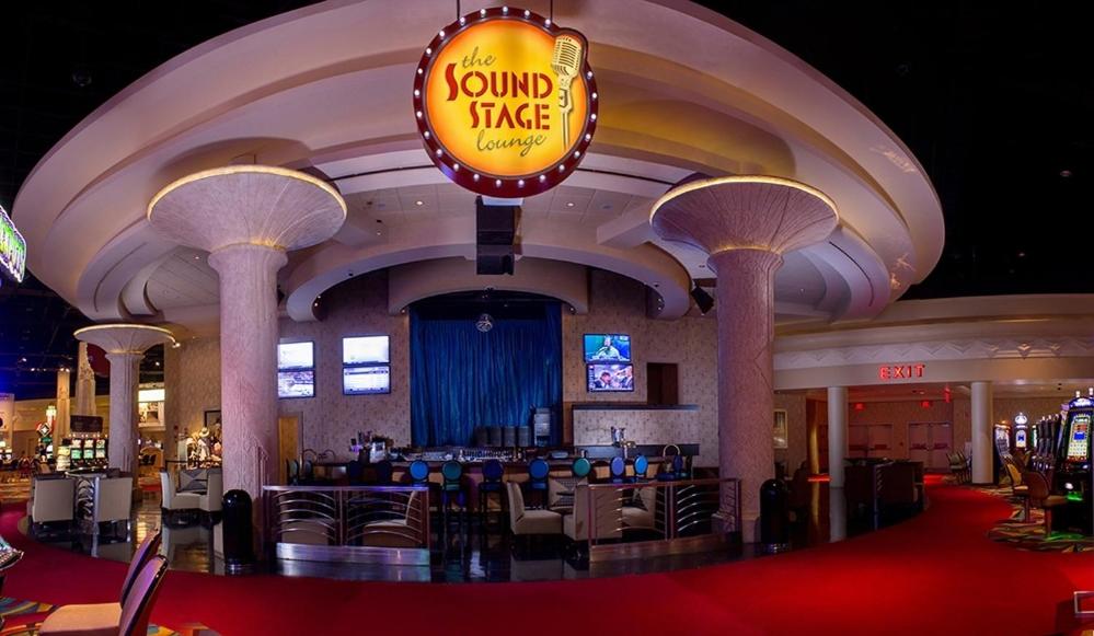 Hollywood Casino Hotel & Raceway