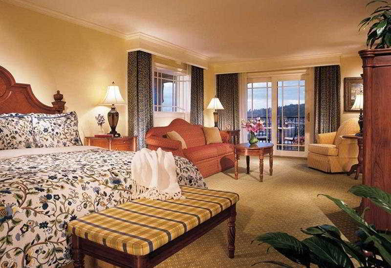 Harborside Hotel, Spa & Marina