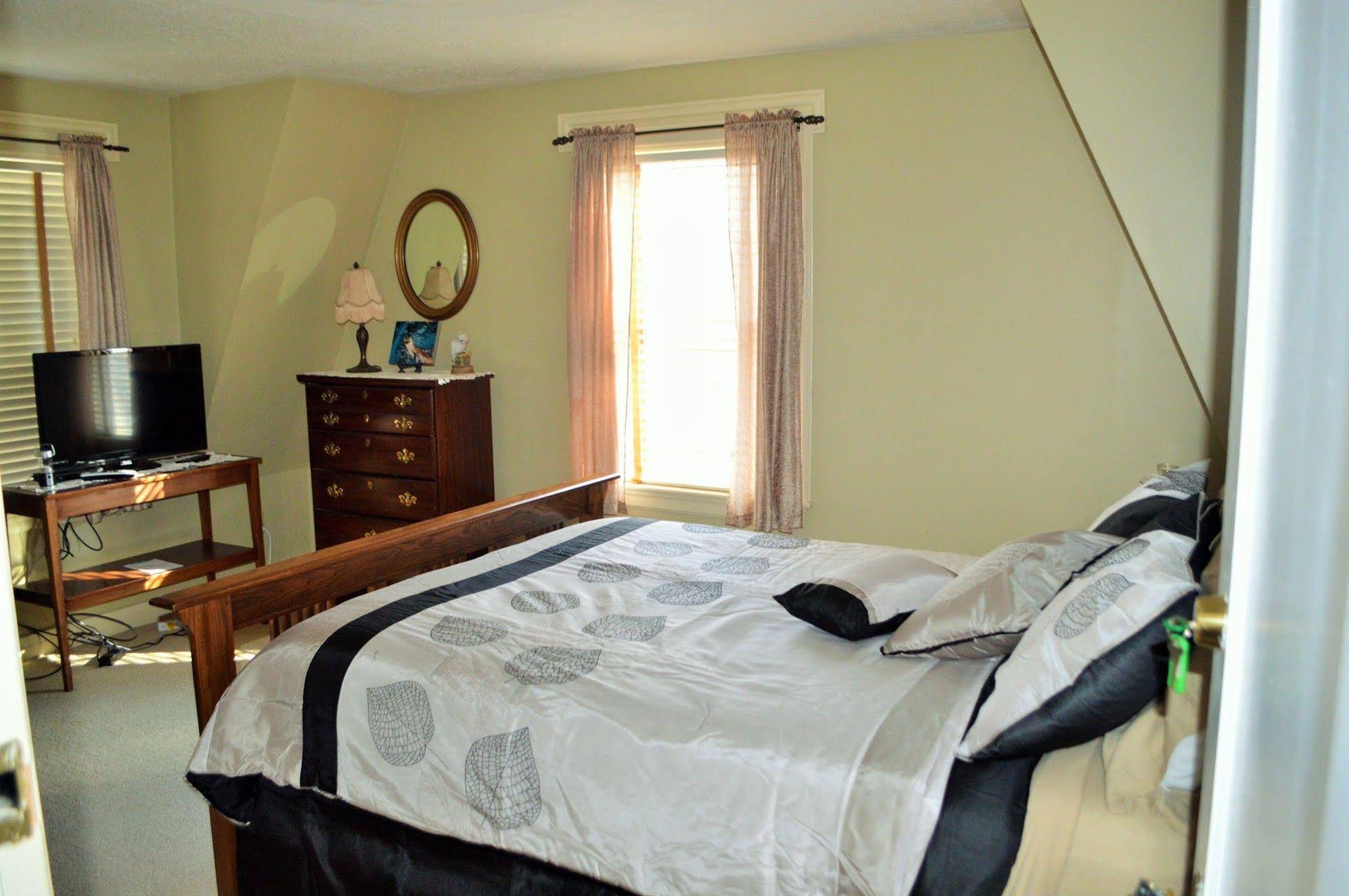Heathwood Inn & Suites