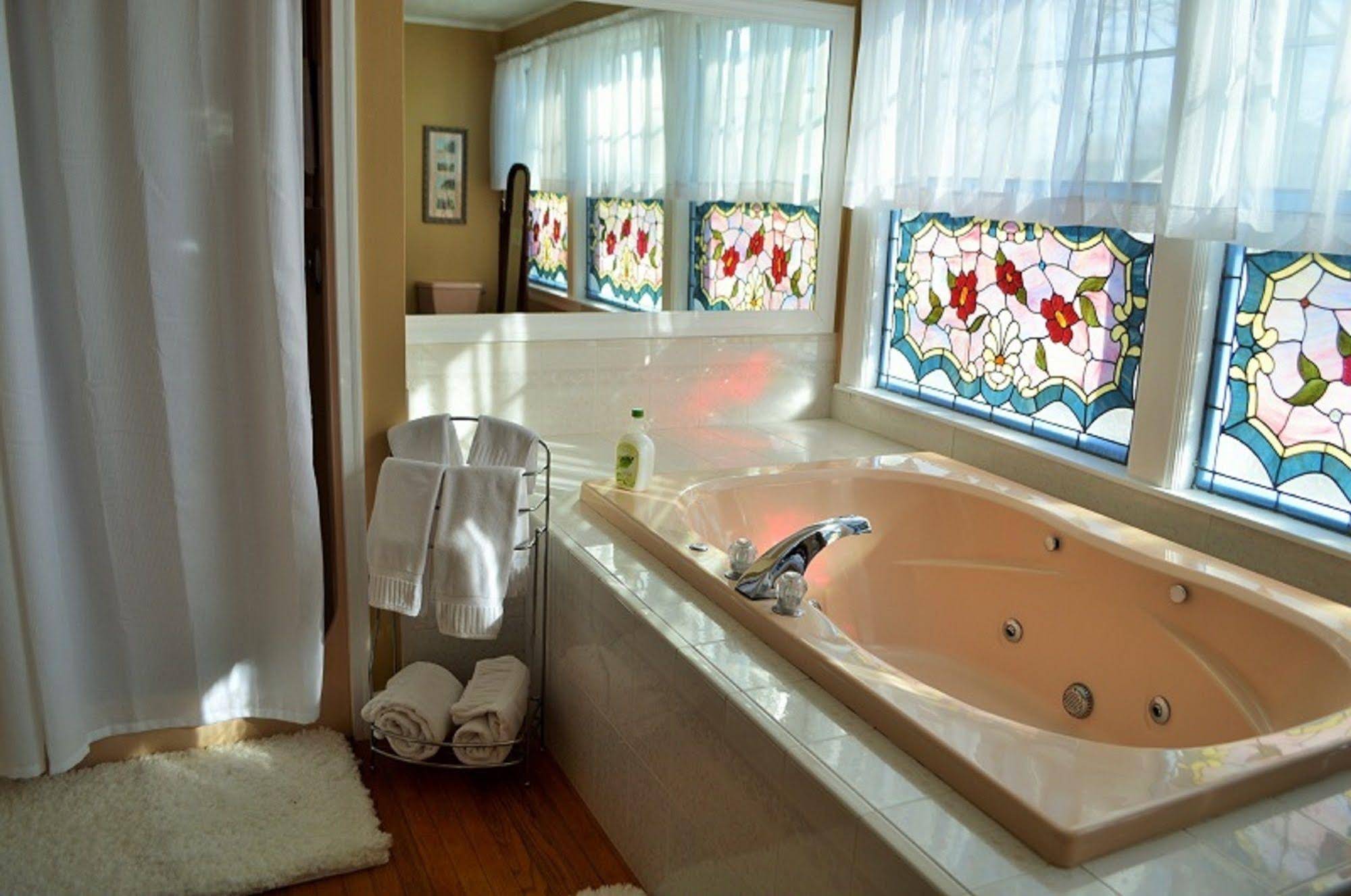 Heathwood Inn & Suites