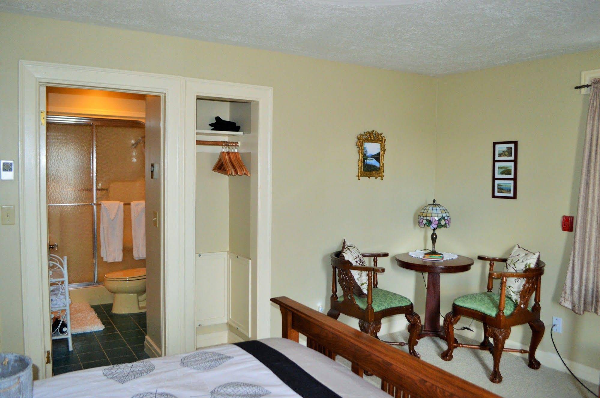 Heathwood Inn & Suites