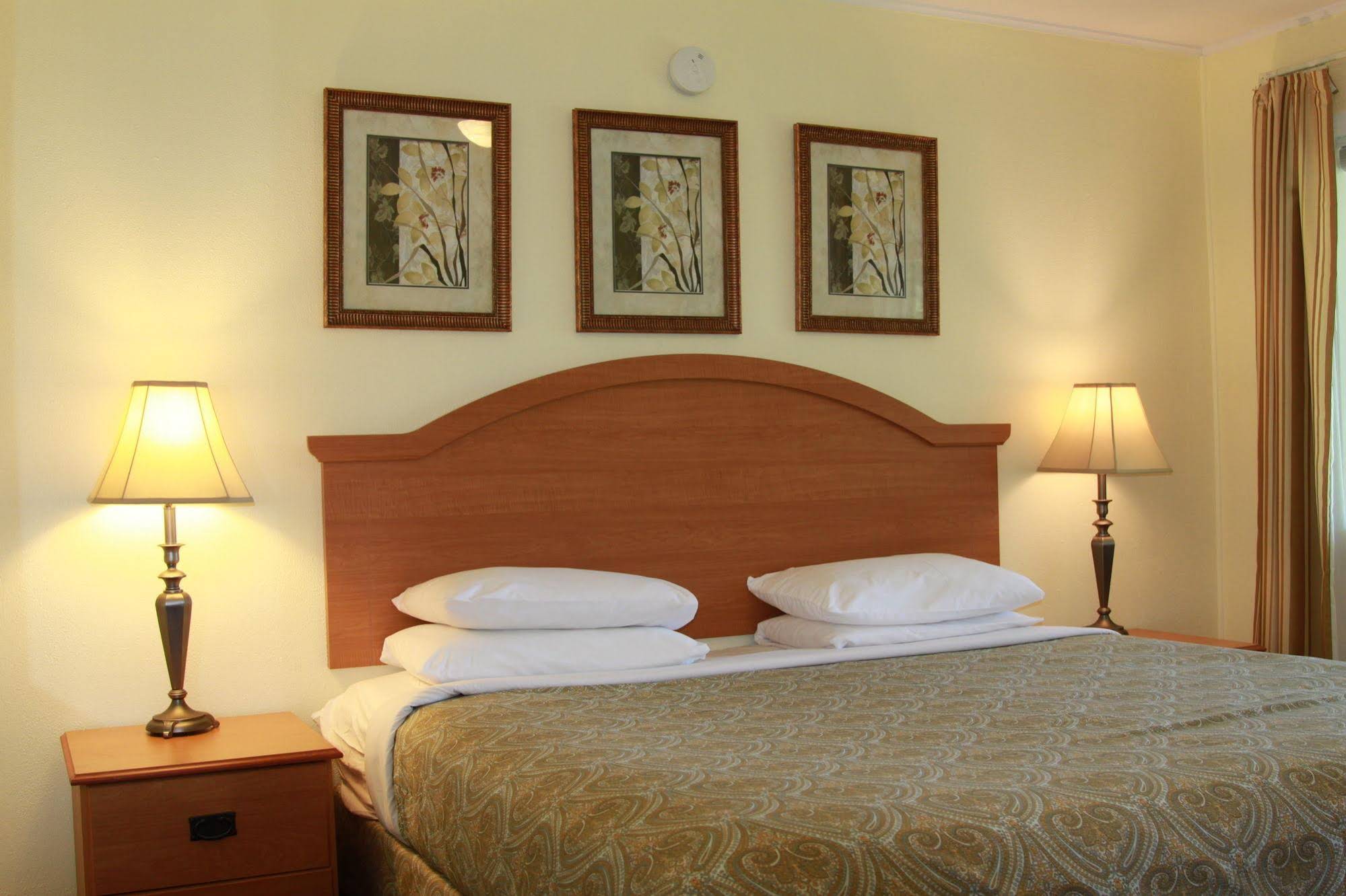 Beach Cove Waterfront Inn