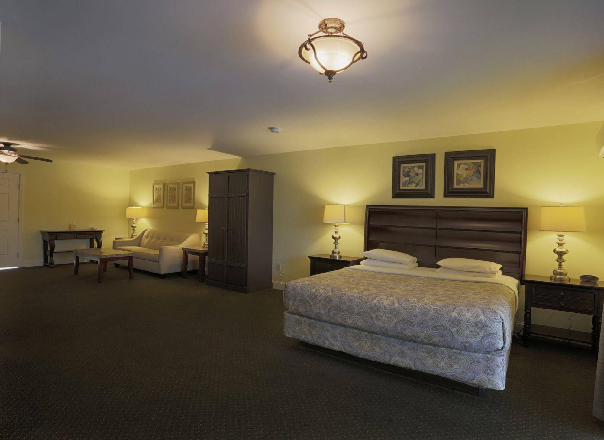 Beach Cove Waterfront Inn