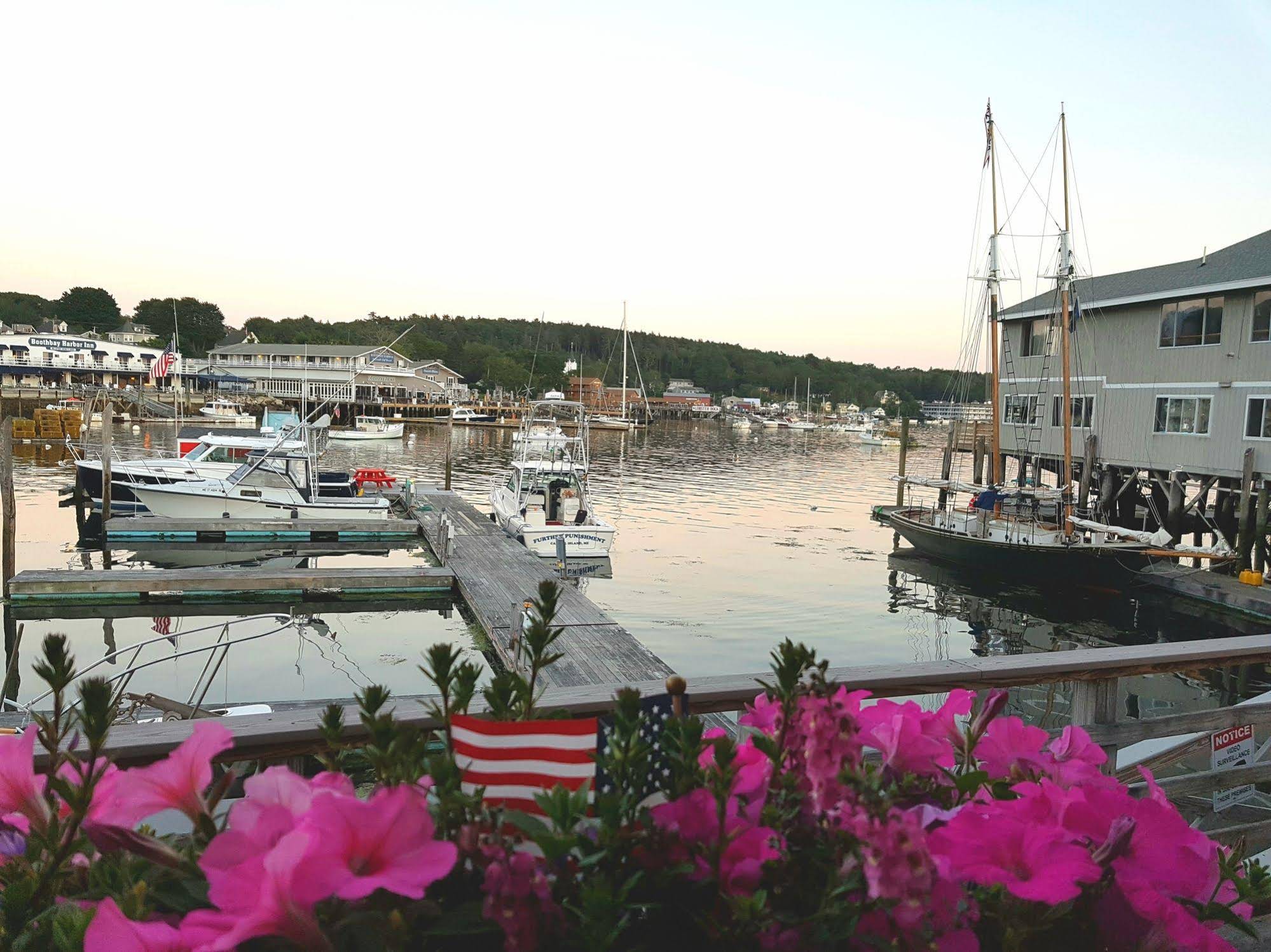Harbor House Inn