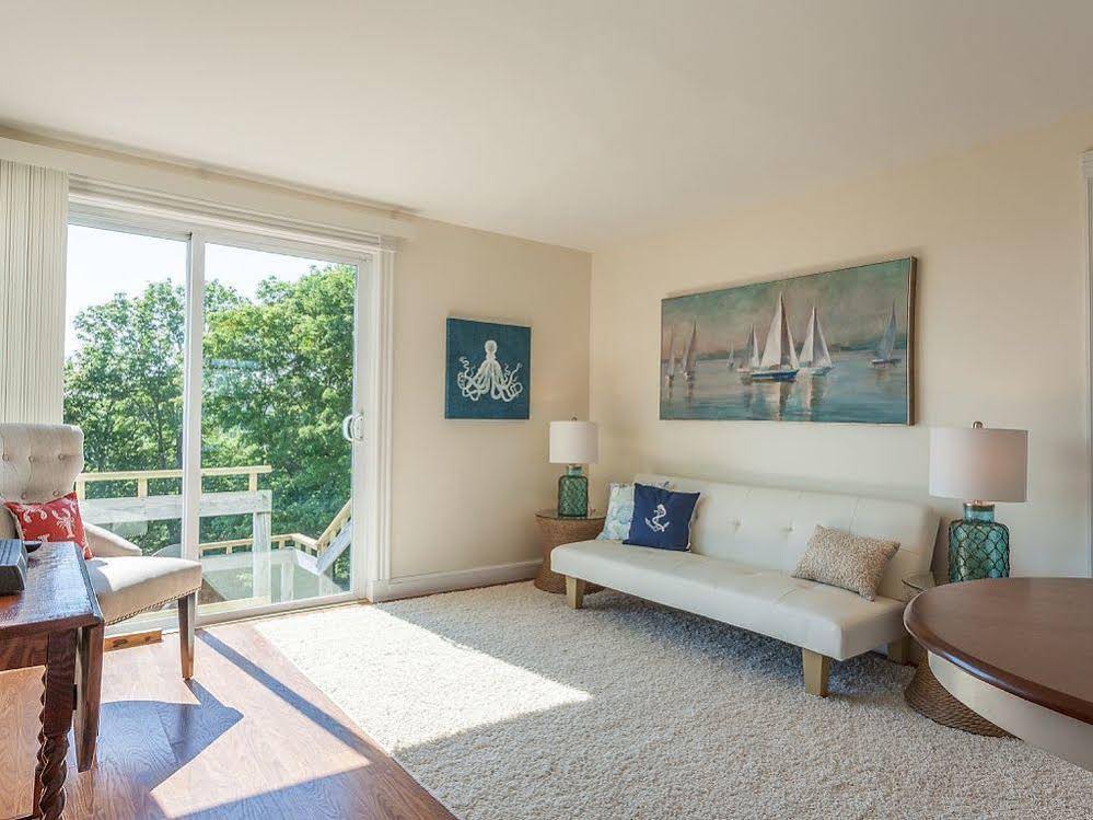 Harbor House Inn