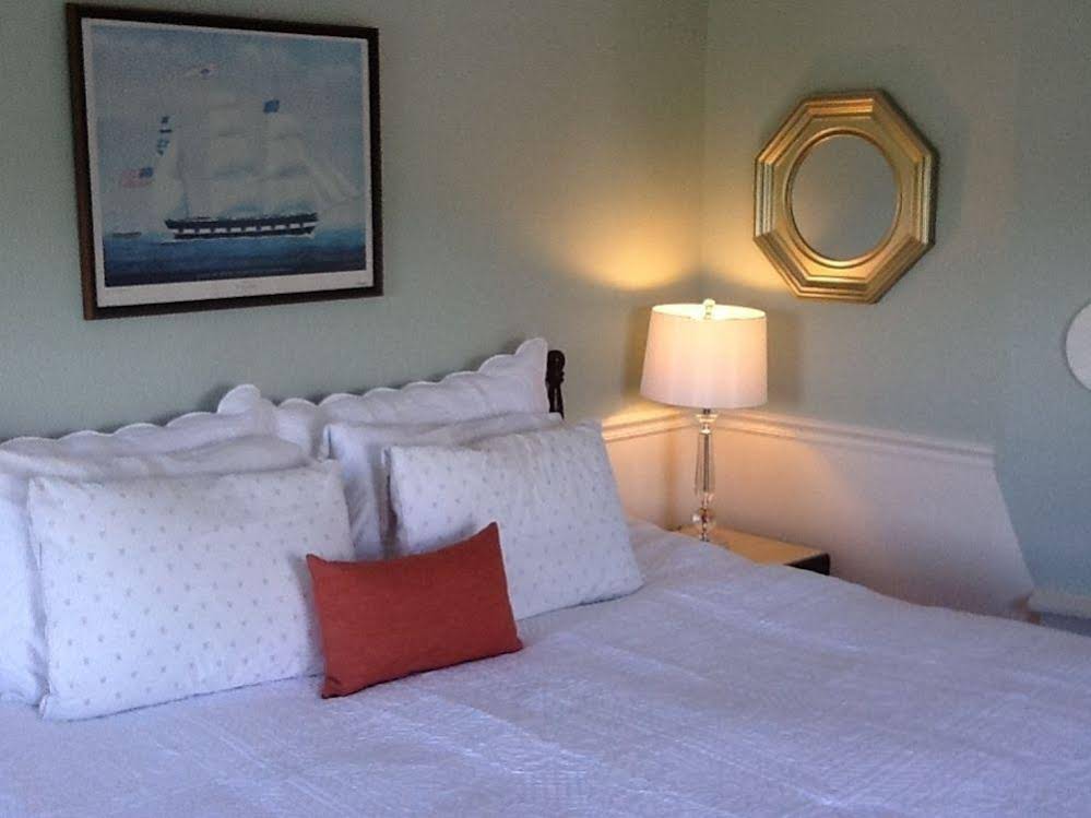 Harbor House Inn