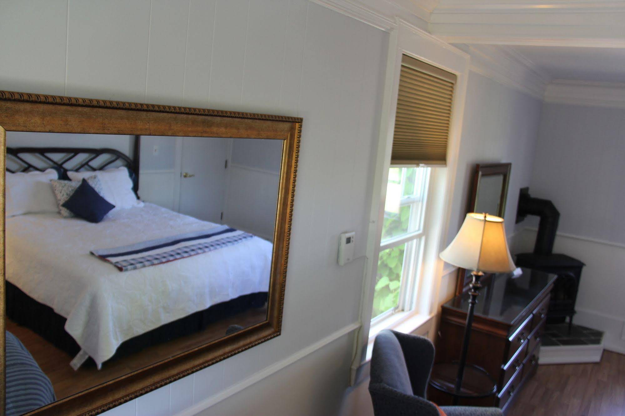 Harbor House Inn