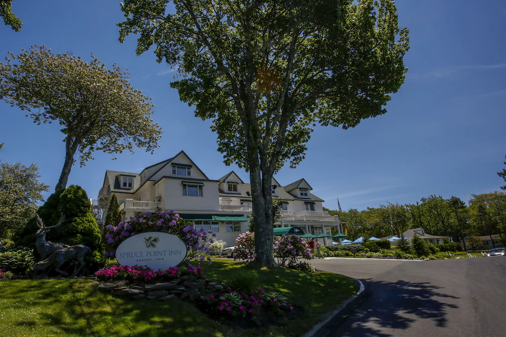 Spruce Point Inn Resort & Spa