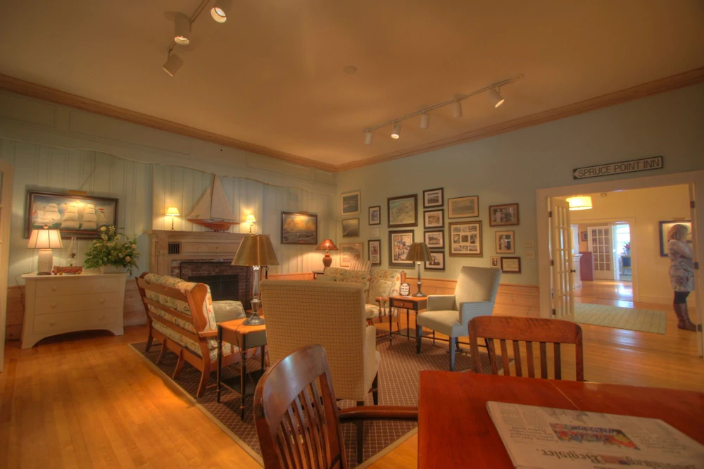 Spruce Point Inn Resort & Spa