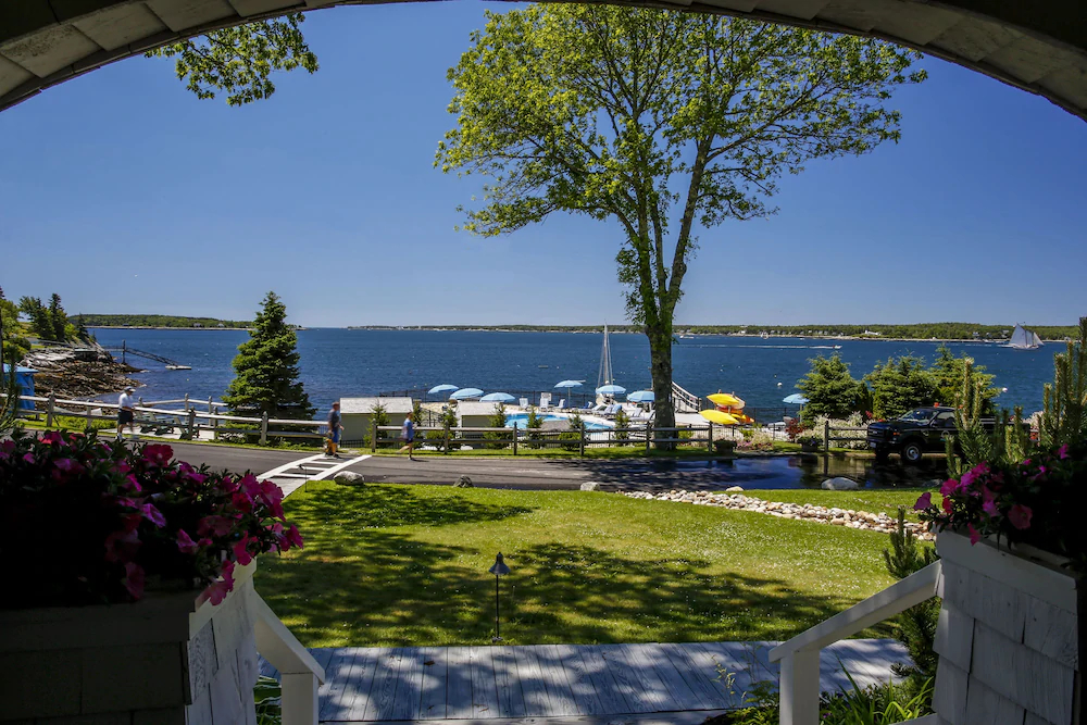 Spruce Point Inn Resort & Spa