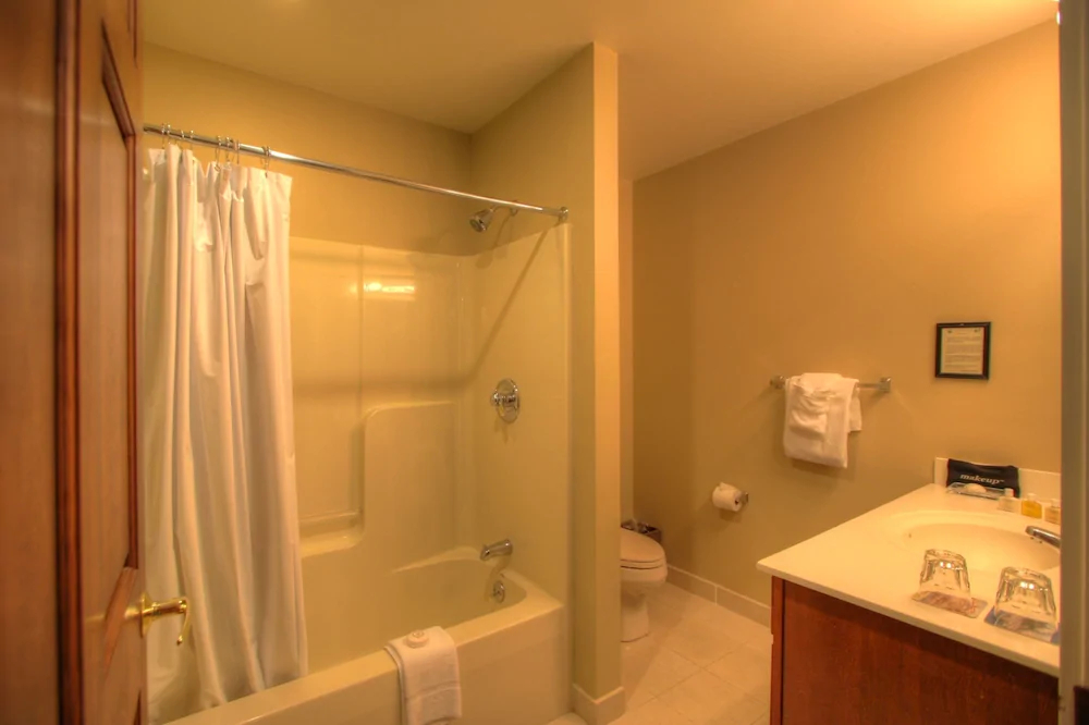 Spruce Point Inn Resort & Spa