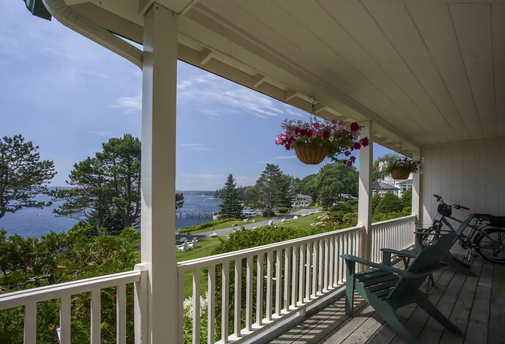 Spruce Point Inn Resort & Spa