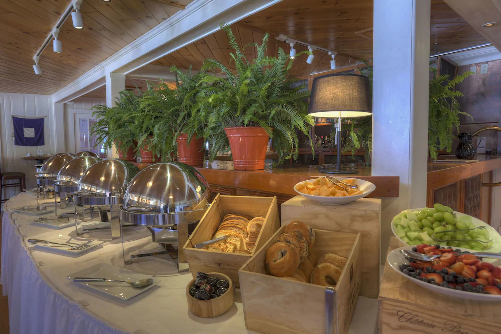 Spruce Point Inn Resort & Spa